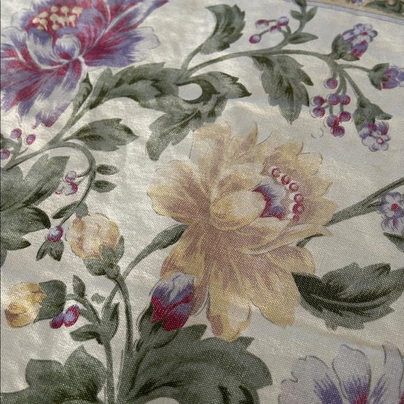 April Cornell Botanical Table Runner - Picture 7 of 7